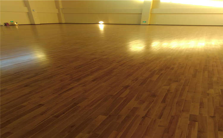 拼接板排球館木地板價(jià)格是多少錢？