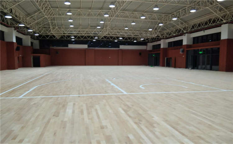 干貨分享：教你如何正確的選擇體育場館運(yùn)動木地板？