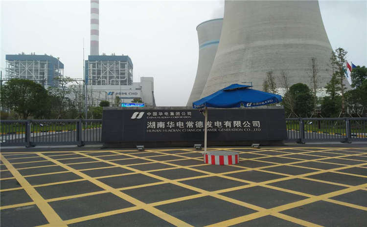 體育木地板橡膠木一般多少錢？