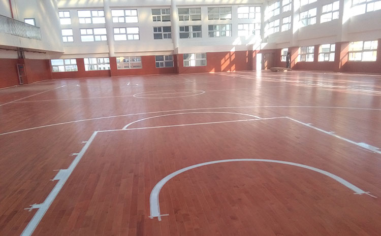 籃球場(chǎng)館為什么得鋪楓木籃球地板？