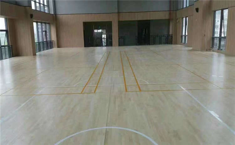 松木運(yùn)動(dòng)籃球地板怎么翻新