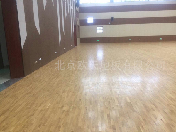 廈門翔安**實(shí)驗(yàn)小學(xué)體育館柞木地板案例-2
