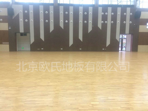 廈門翔安**實(shí)驗(yàn)小學(xué)體育館柞木地板案例-3
