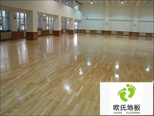 運(yùn)動(dòng)木地板表面變色現(xiàn)象