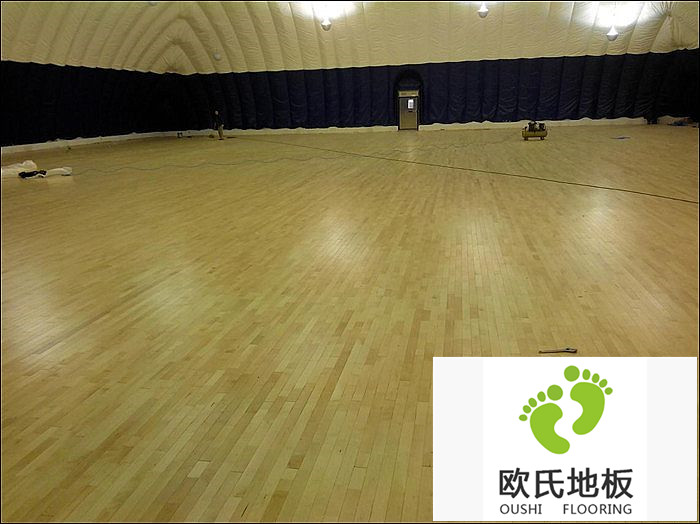 體育館地板的保護(hù)層起什么作用？