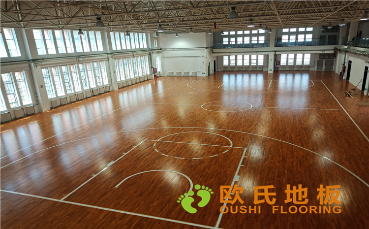 烏魯木齊烏蘇市第二中學(xué)體育館木地板項(xiàng)目